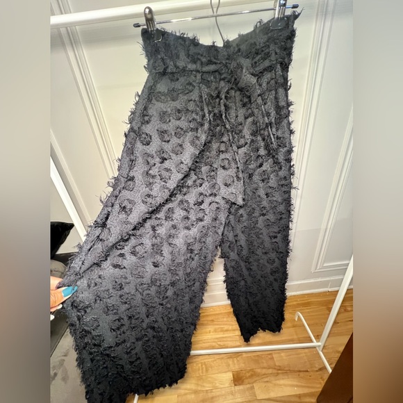 BLACK FLUFFY PANTS // H&M // US 8 🖤 - Picture 5 of 6